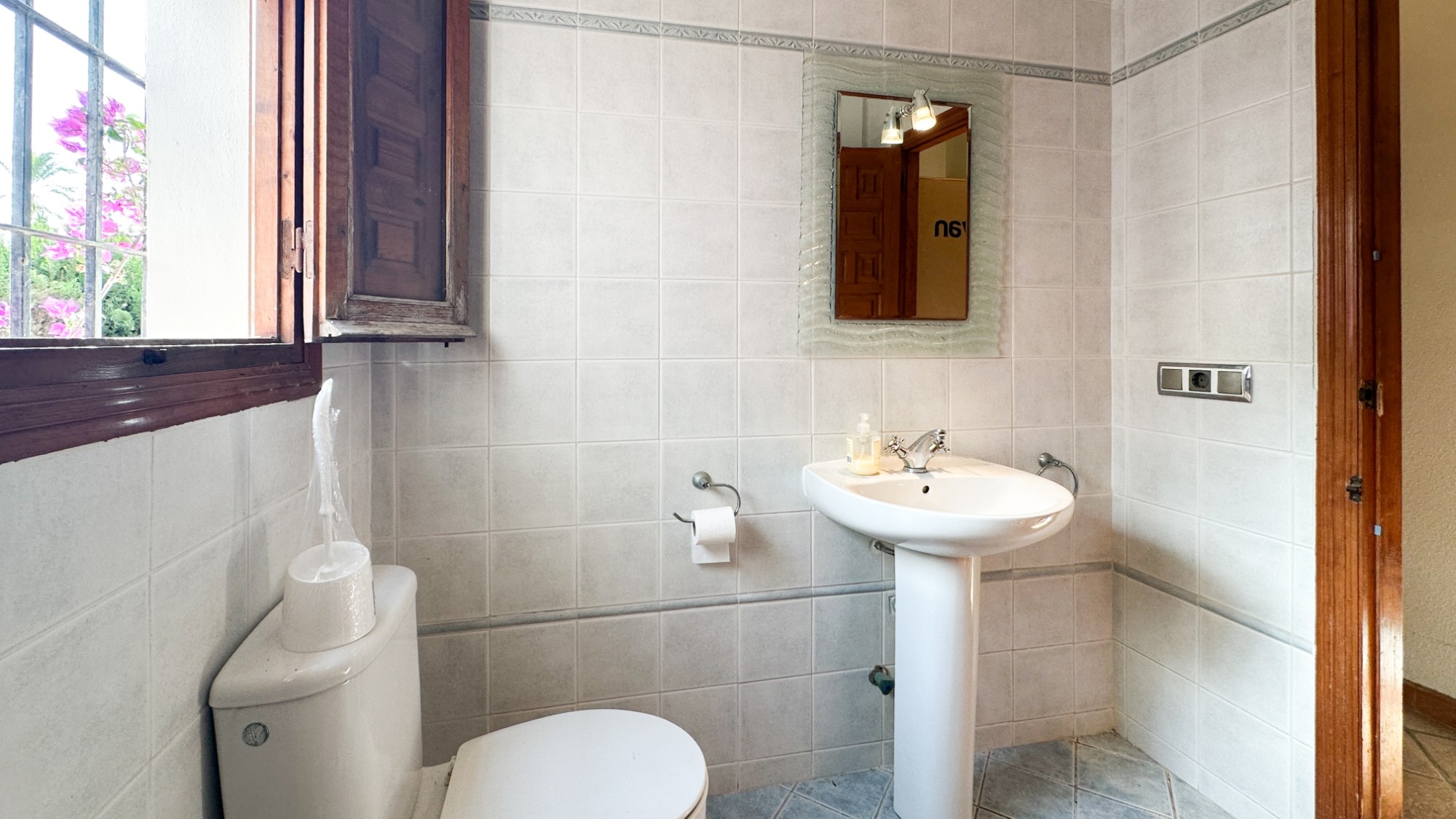 Resale - 4 Bedroom 2 Bathroom Villa in Cabo Roig - Cabo Roig  - Alicante