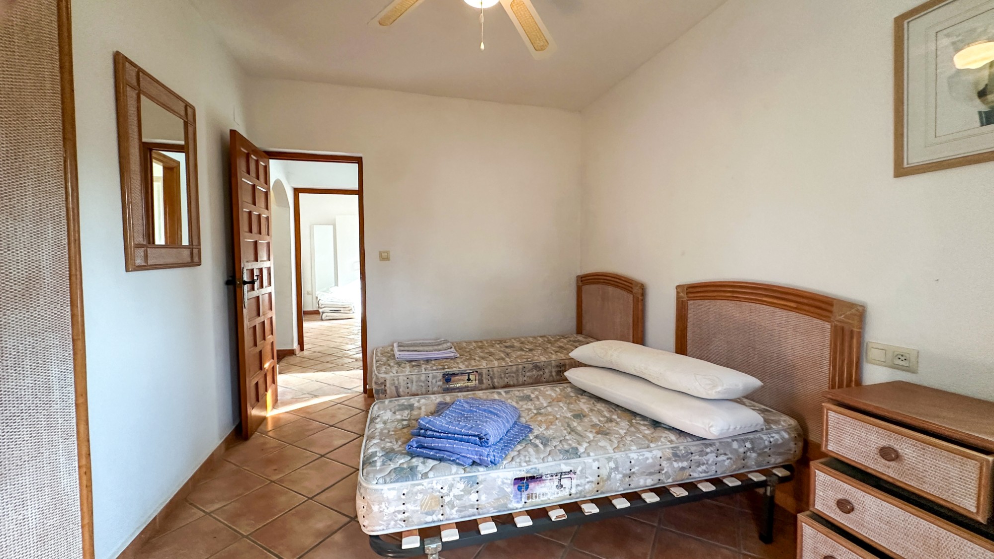 Resale - 4 Bedroom 2 Bathroom Villa in Cabo Roig - Cabo Roig  - Alicante