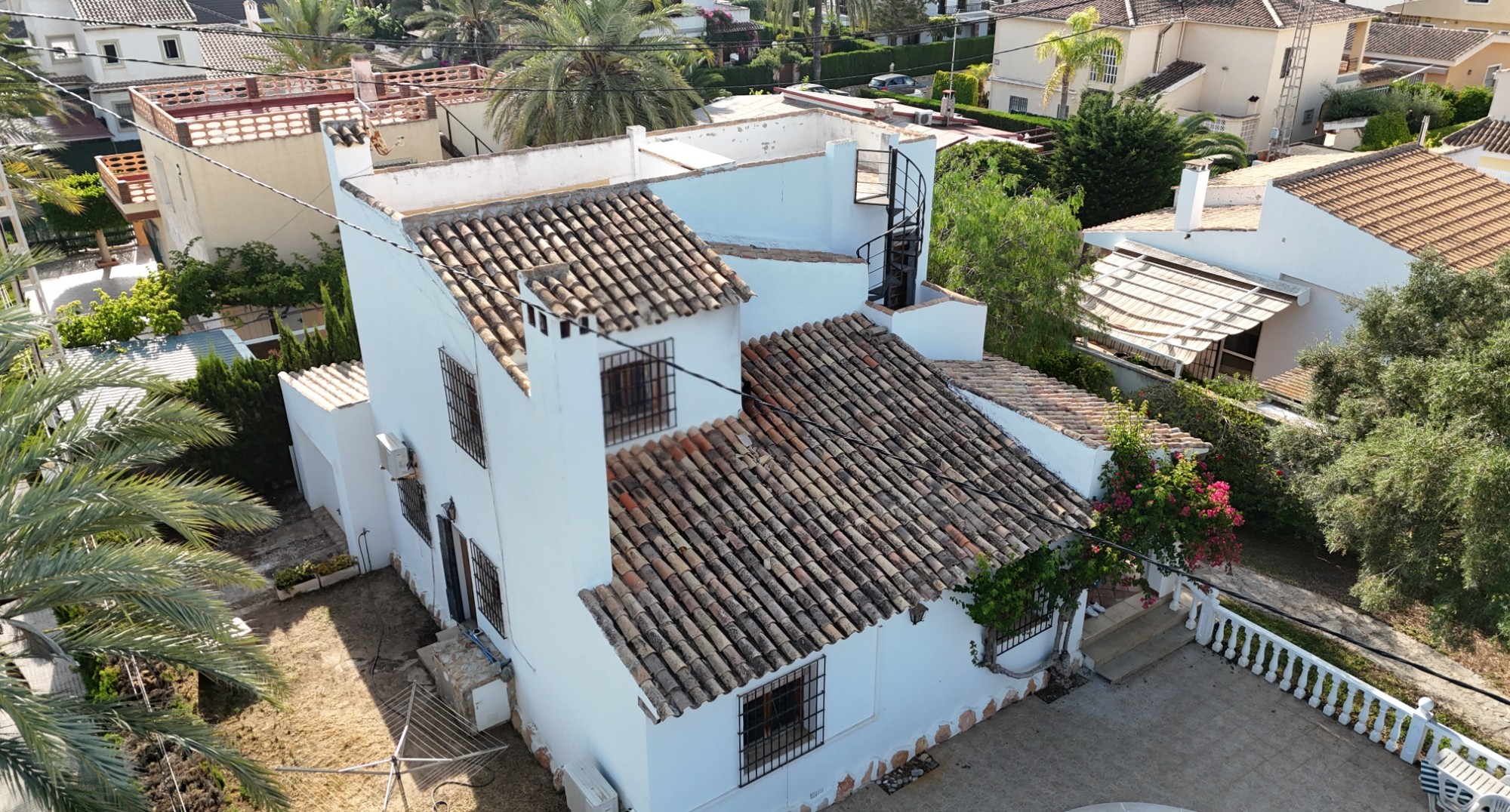 Resale - 4 Bedroom 2 Bathroom Villa in Cabo Roig - Cabo Roig  - Alicante