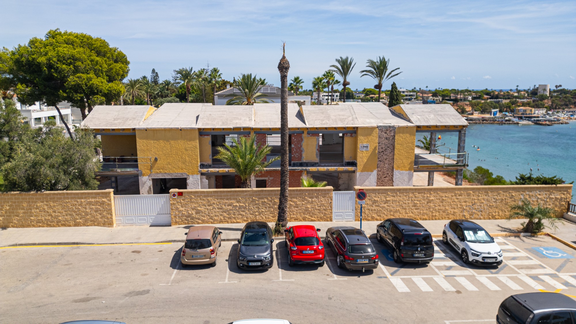 Resale - 5 Bedroom 3 Bathroom Villa in Cabo Roig - Cabo Roig  - Alicante