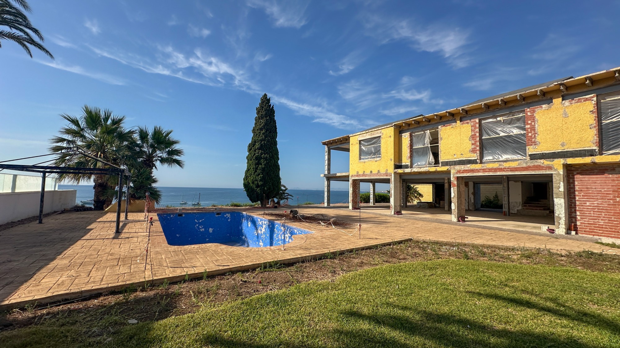 Resale - 5 Bedroom 3 Bathroom Villa in Cabo Roig - Cabo Roig  - Alicante