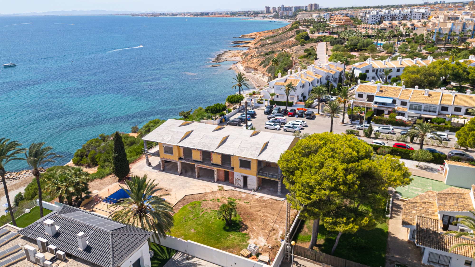 Resale - 5 Bedroom 3 Bathroom Villa in Cabo Roig - Cabo Roig  - Alicante