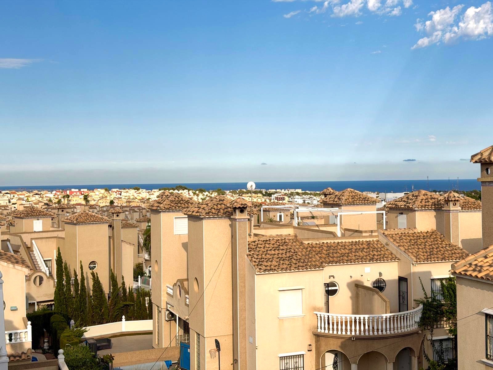 Resale - 3 Bedroom 2 Bathroom Villa in Orihuela Costa - Villamartín-Las Filipinas  - Alicante