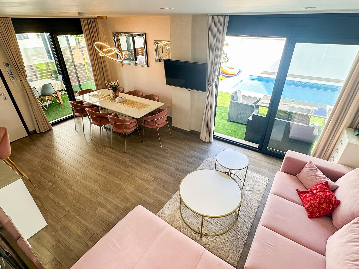 5 Bedroom 3 Bathroom Villa in Torrevieja