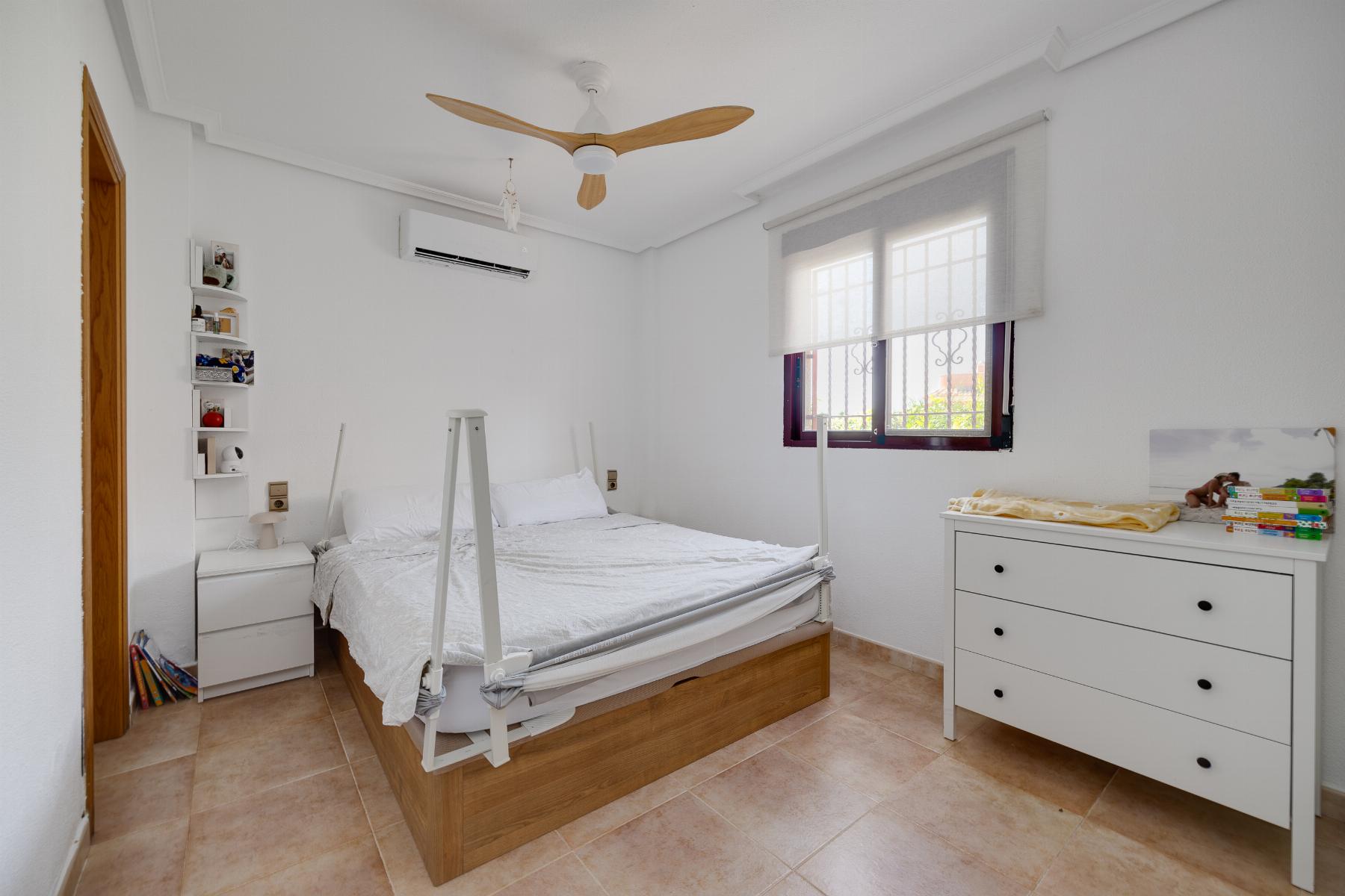 Resale - 3 Bedroom 2 Bathroom Chalet in San Fulgencio - LA MARINA  - Alicante