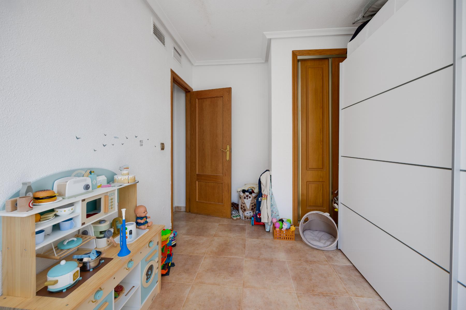 Resale - 3 Bedroom 2 Bathroom Chalet in San Fulgencio - LA MARINA  - Alicante