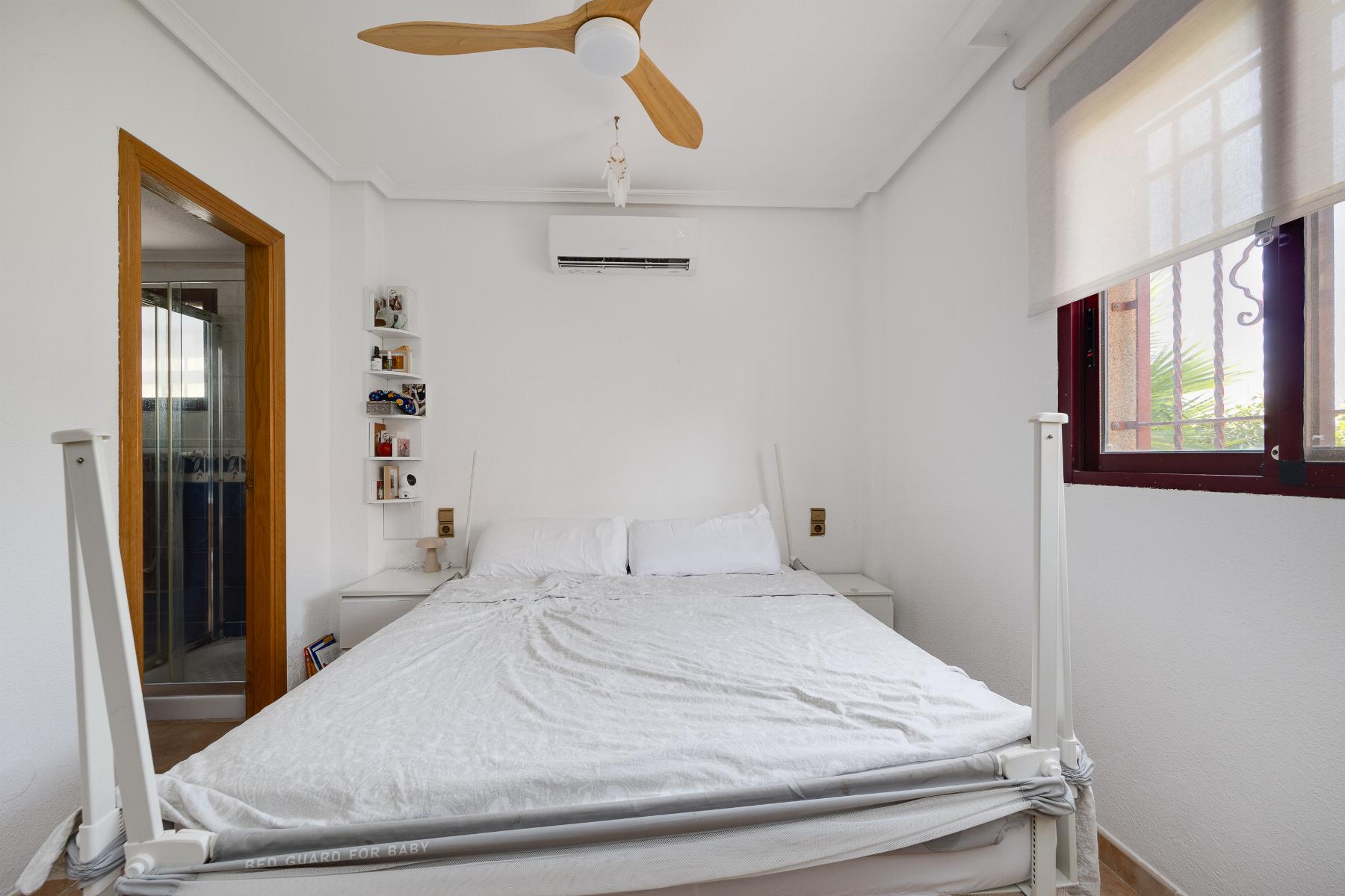 Resale - 3 Bedroom 2 Bathroom Chalet in San Fulgencio - LA MARINA  - Alicante