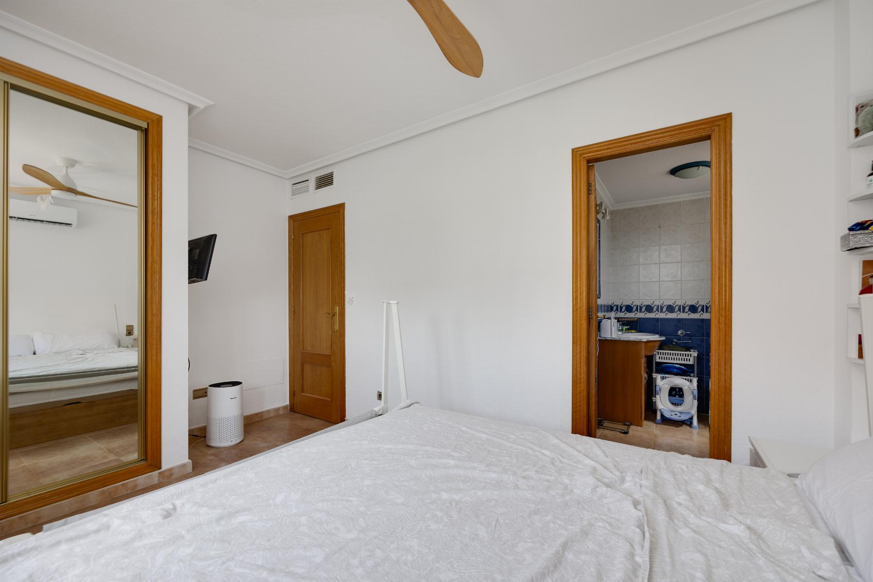 Resale - 3 Bedroom 2 Bathroom Chalet in San Fulgencio - LA MARINA  - Alicante