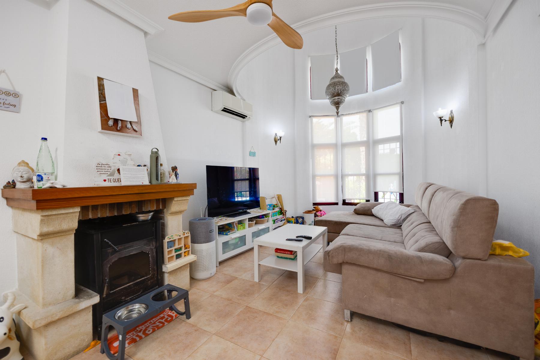 Resale - 3 Bedroom 2 Bathroom Chalet in San Fulgencio - LA MARINA  - Alicante