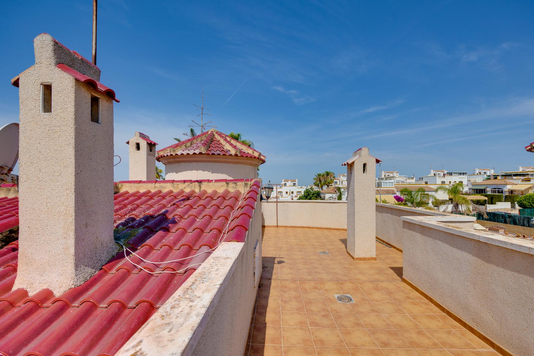 Resale - 3 Bedroom 2 Bathroom Chalet in San Fulgencio - LA MARINA  - Alicante