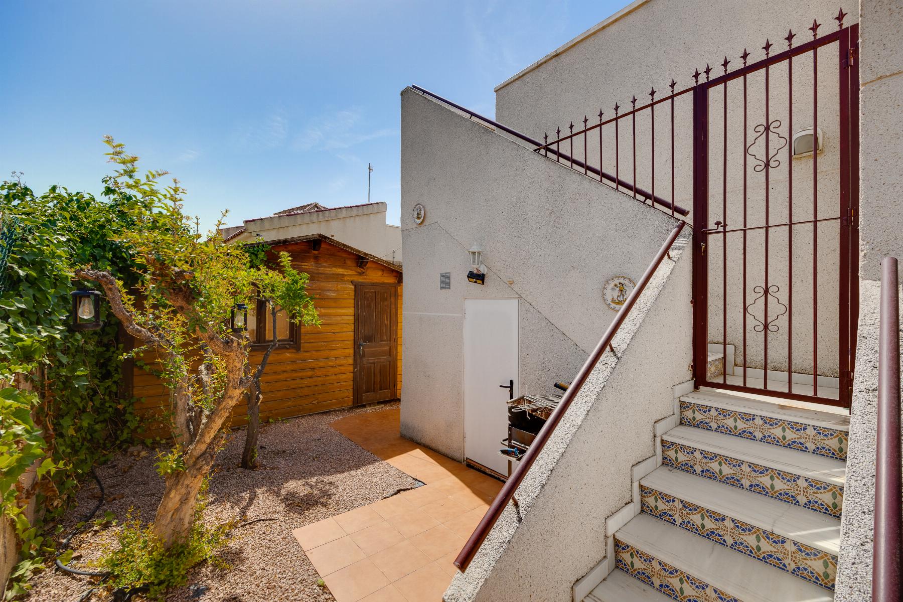 Resale - 3 Bedroom 2 Bathroom Chalet in San Fulgencio - LA MARINA  - Alicante