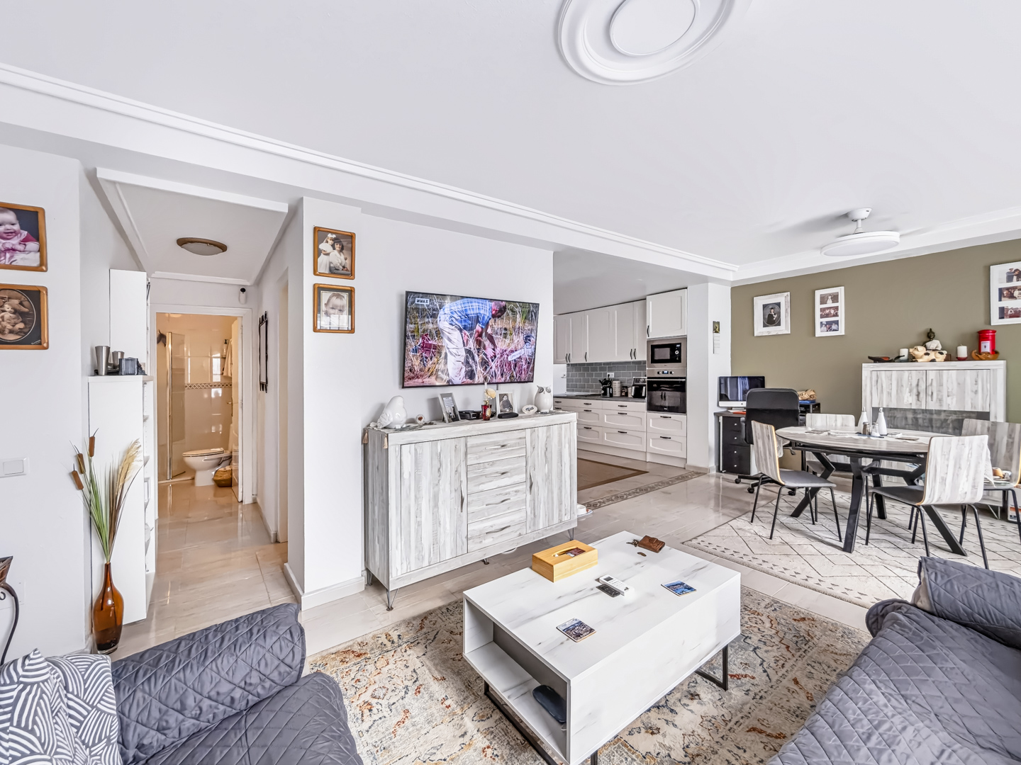 Resale - Exclusive 2 Bed 2 Bath corner plot Townhouse with a large garden and roof terrace with community pool in Ciudad Quesada - calle Onda - Alicante