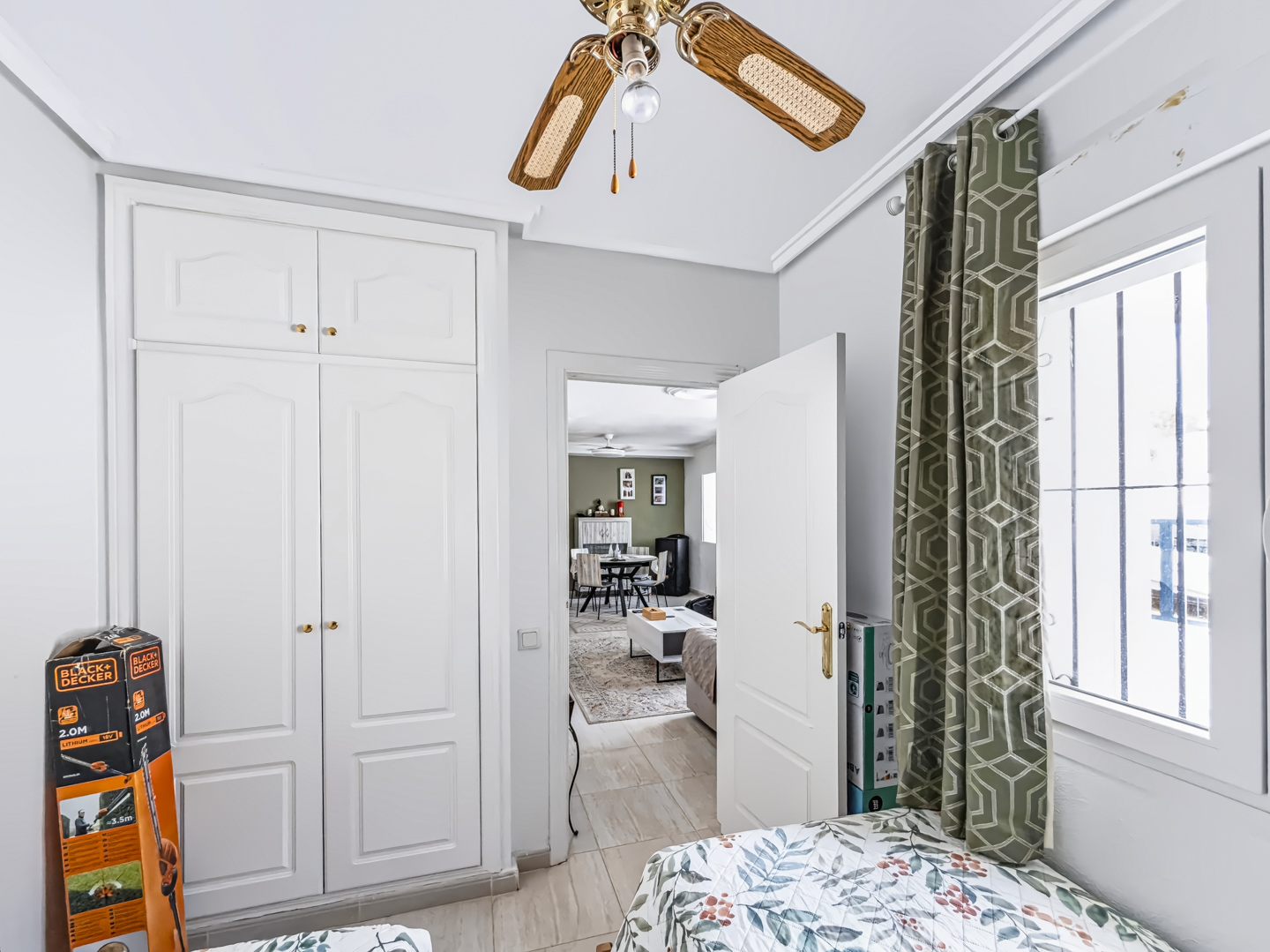 Resale - Exclusive 2 Bed 2 Bath corner plot Townhouse with a large garden and roof terrace with community pool in Ciudad Quesada - calle Onda - Alicante