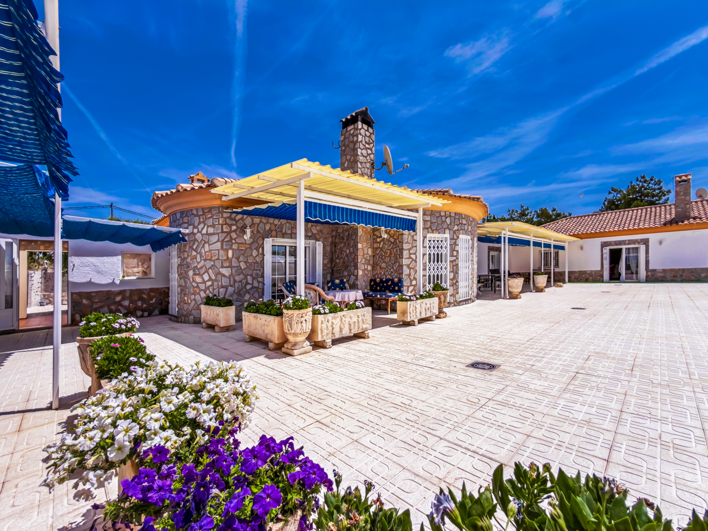 Resale - 6 Bed 4 Bath Villa with Pool and Large Plot with multiple garages in Fortuna  - calle baños 3 - Murcia
