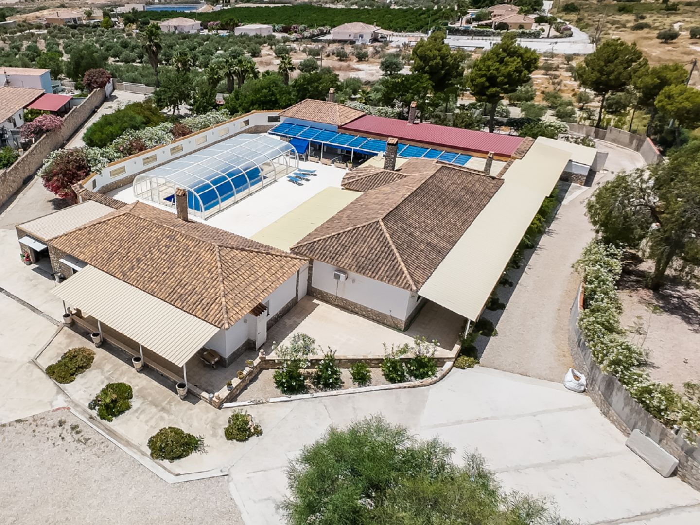 6 Bed 4 Bath Villa with Pool and Large Plot with multiple garages in Fortuna 