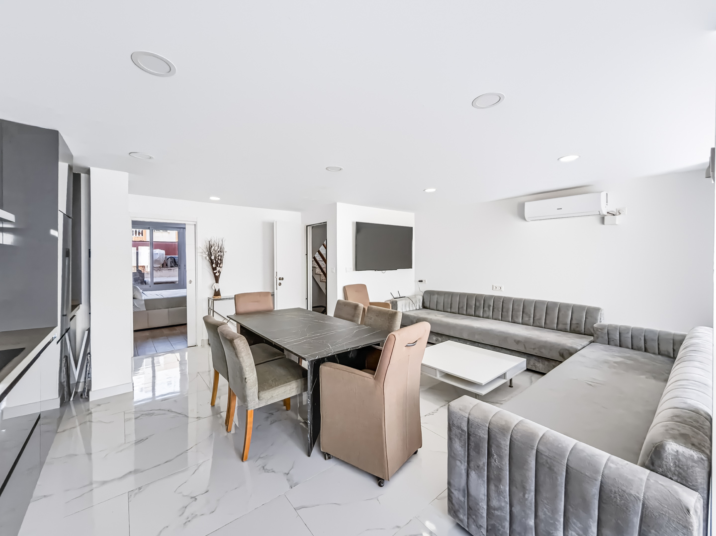 Resale - 3 Bed 2 Bath Penthouse Apartment with roof terrace in Guardamar del Segura Town Centre - carrer sant jaume  - Alicante