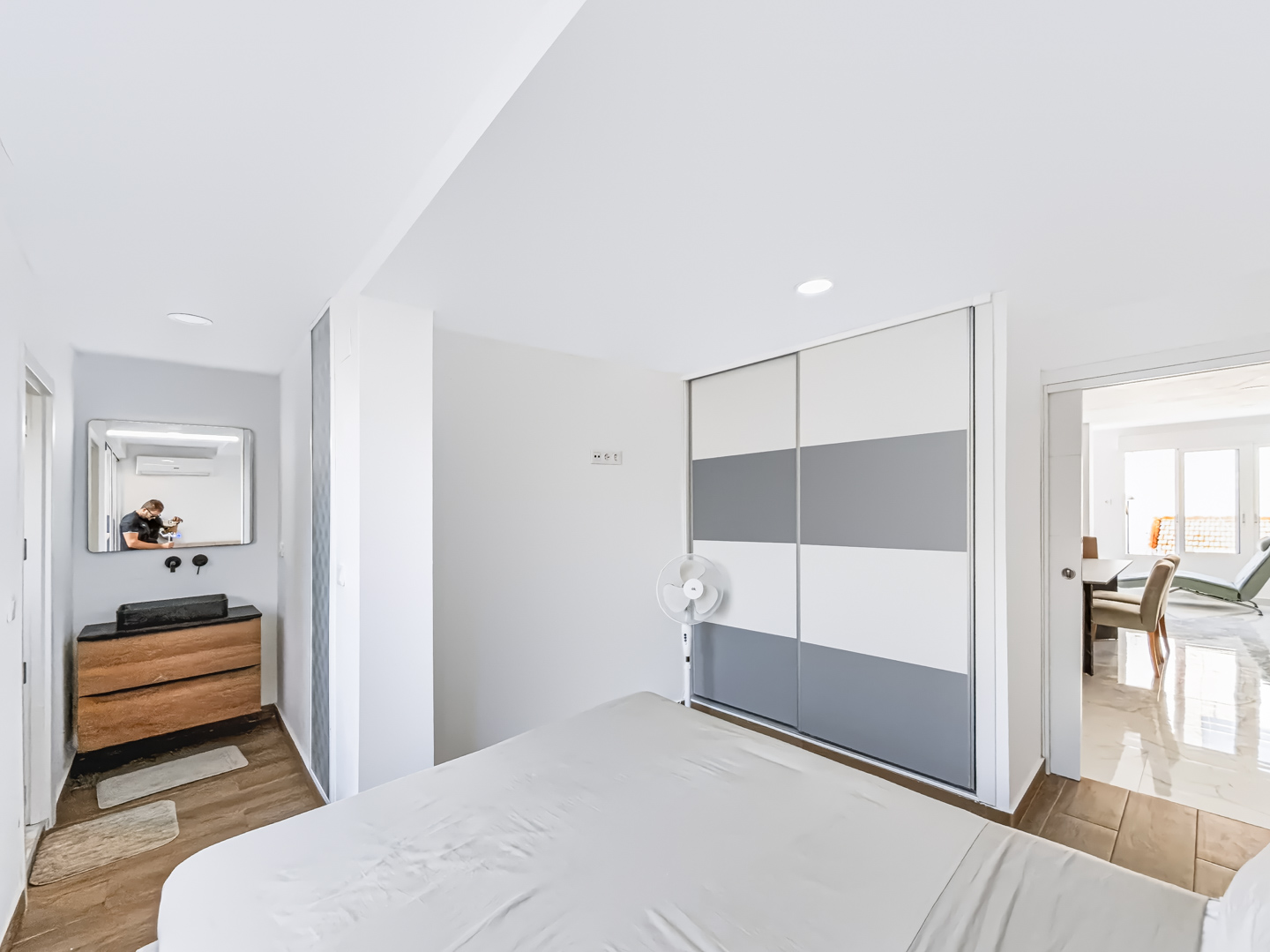 Resale - 3 Bed 2 Bath Penthouse Apartment with roof terrace in Guardamar del Segura Town Centre - carrer sant jaume  - Alicante