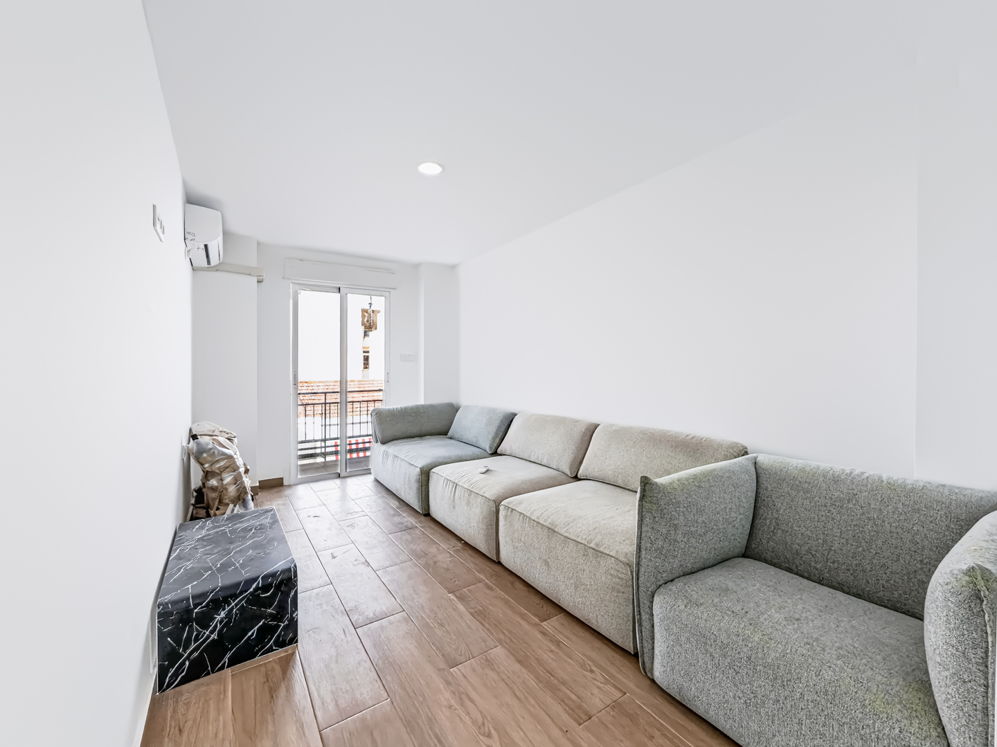 Resale - 3 Bed 2 Bath Penthouse Apartment with roof terrace in Guardamar del Segura Town Centre - carrer sant jaume  - Alicante