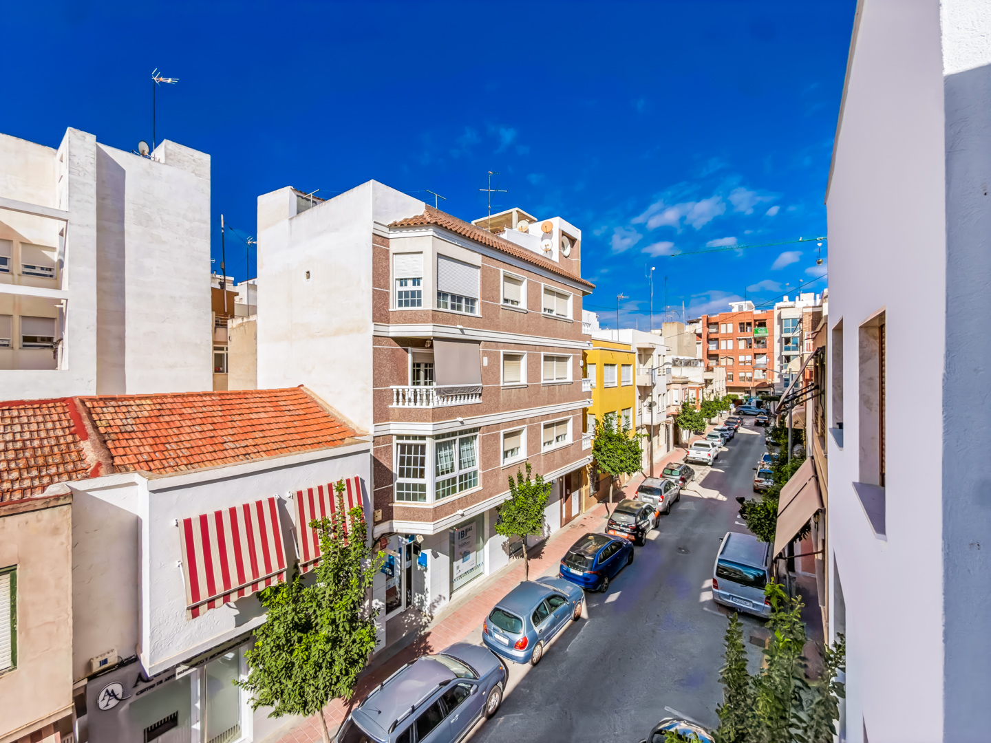 Resale - 3 Bed 2 Bath Penthouse Apartment with roof terrace in Guardamar del Segura Town Centre - carrer sant jaume  - Alicante