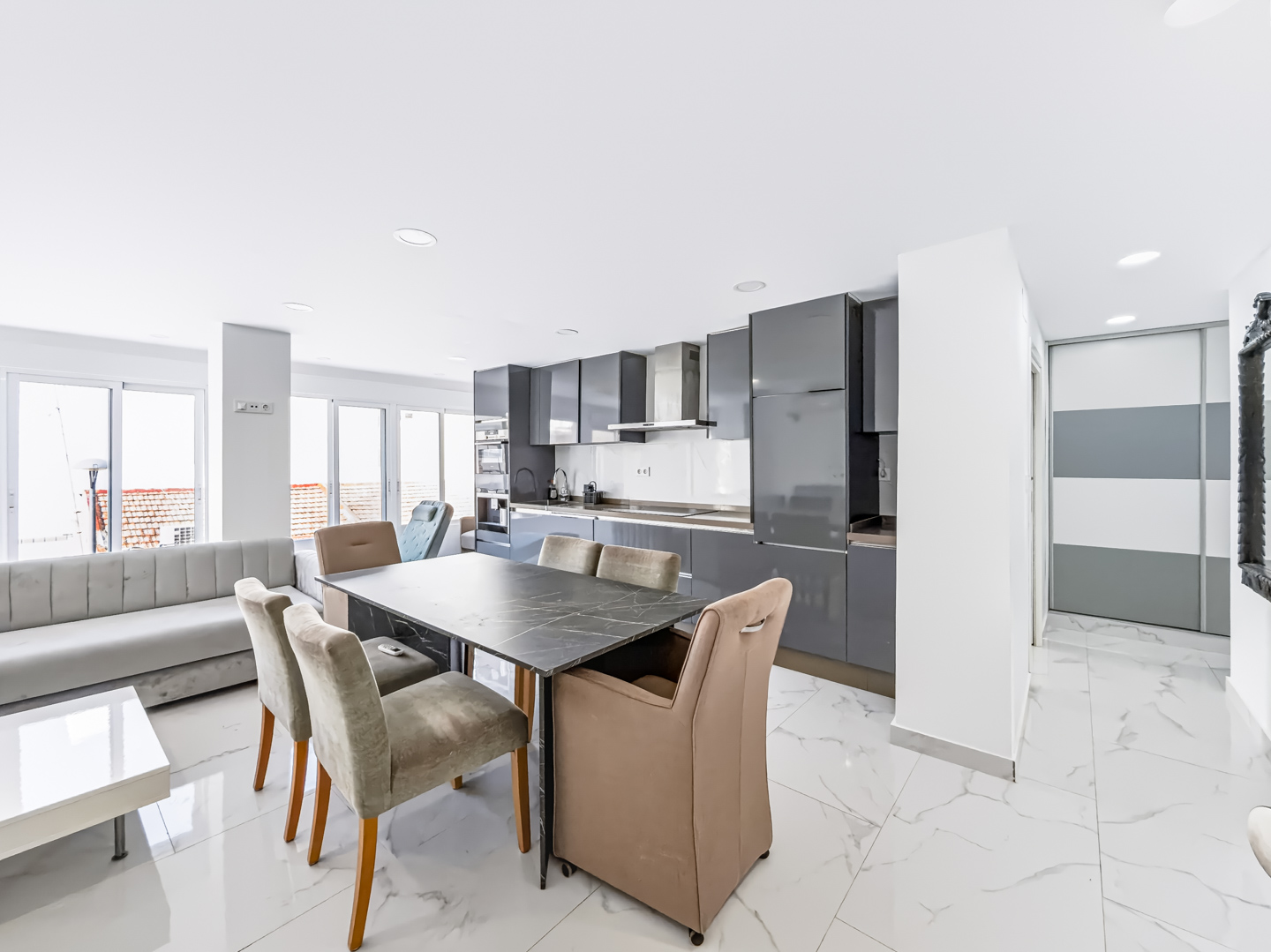 Resale - 3 Bed 2 Bath Penthouse Apartment with roof terrace in Guardamar del Segura Town Centre - carrer sant jaume  - Alicante