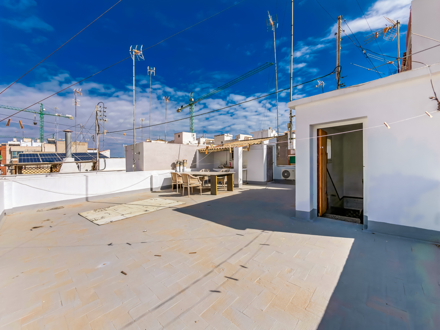 Resale - 3 Bed 2 Bath Penthouse Apartment with roof terrace in Guardamar del Segura Town Centre - carrer sant jaume  - Alicante