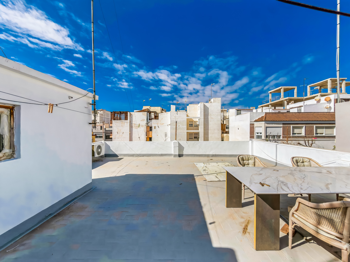 Resale - 3 Bed 2 Bath Penthouse Apartment with roof terrace in Guardamar del Segura Town Centre - carrer sant jaume  - Alicante