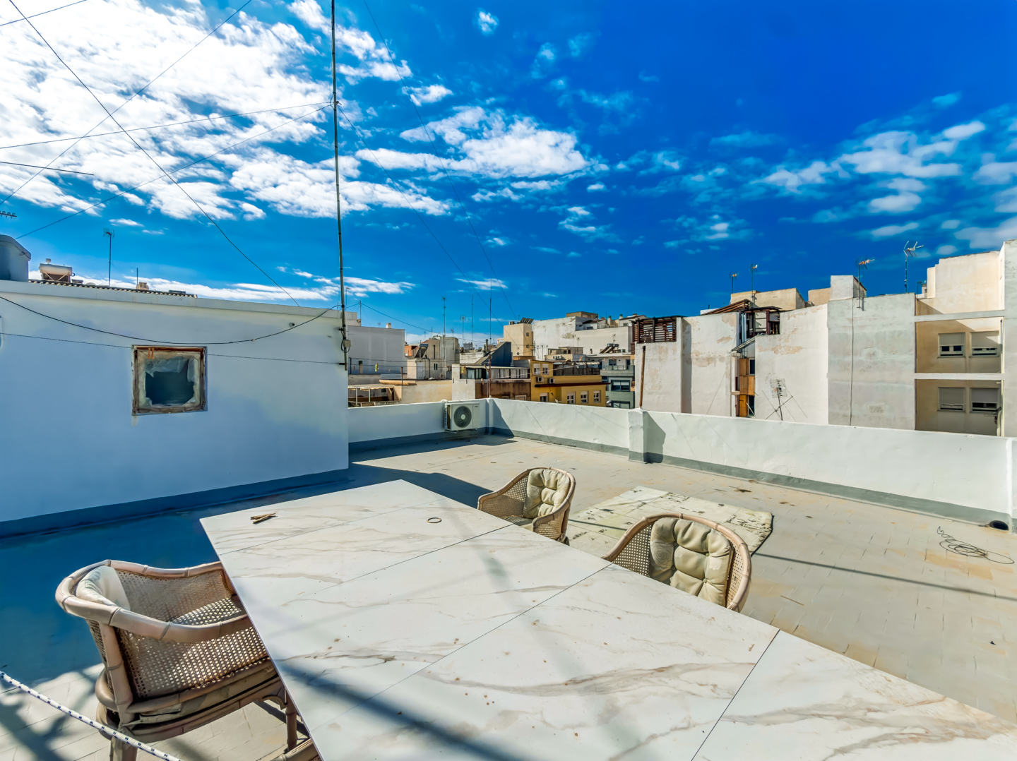 Resale - 3 Bed 2 Bath Penthouse Apartment with roof terrace in Guardamar del Segura Town Centre - carrer sant jaume  - Alicante