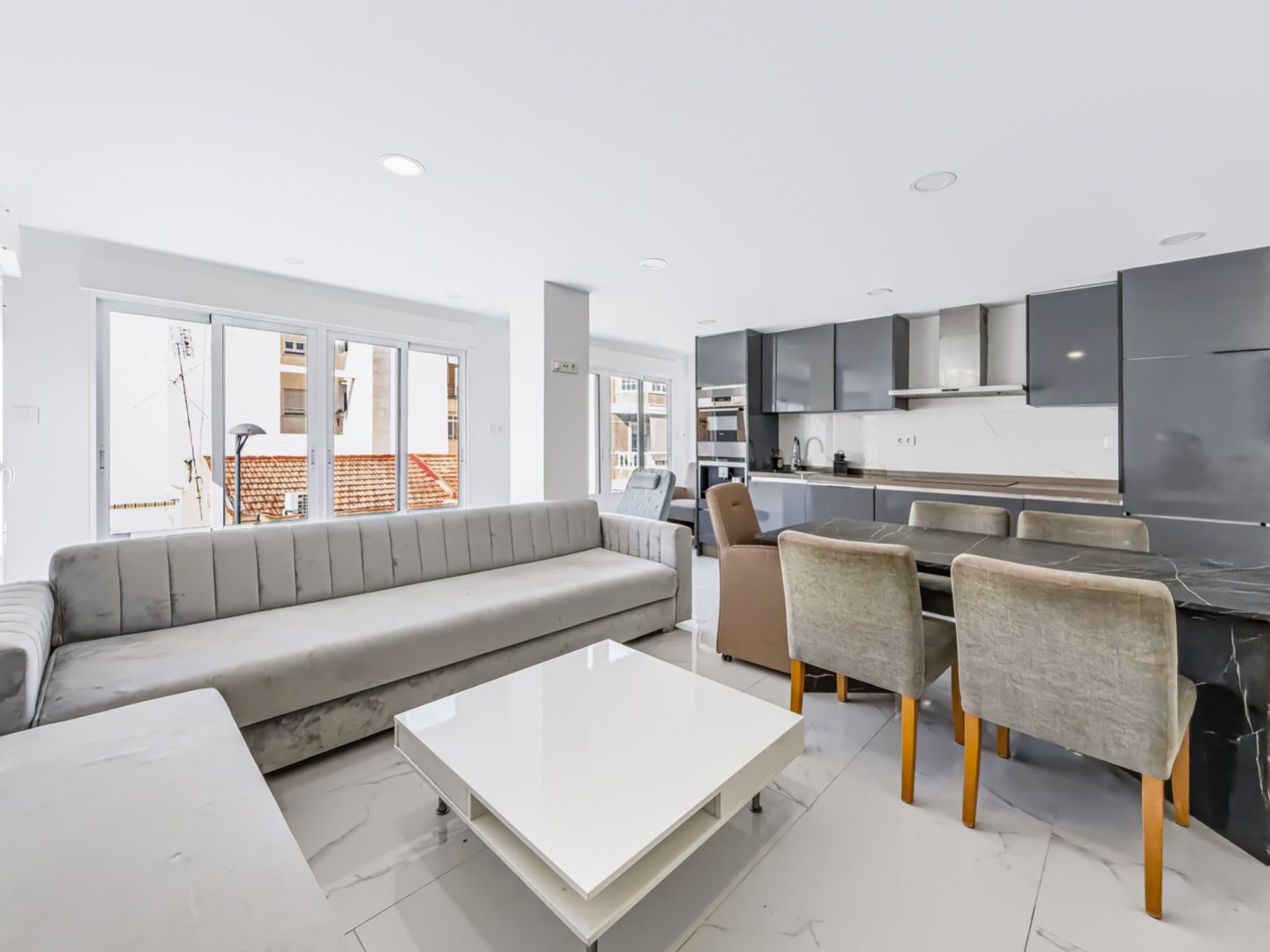 3 Bed 2 Bath Penthouse Apartment with roof terrace in Guardamar del Segura Town Centre