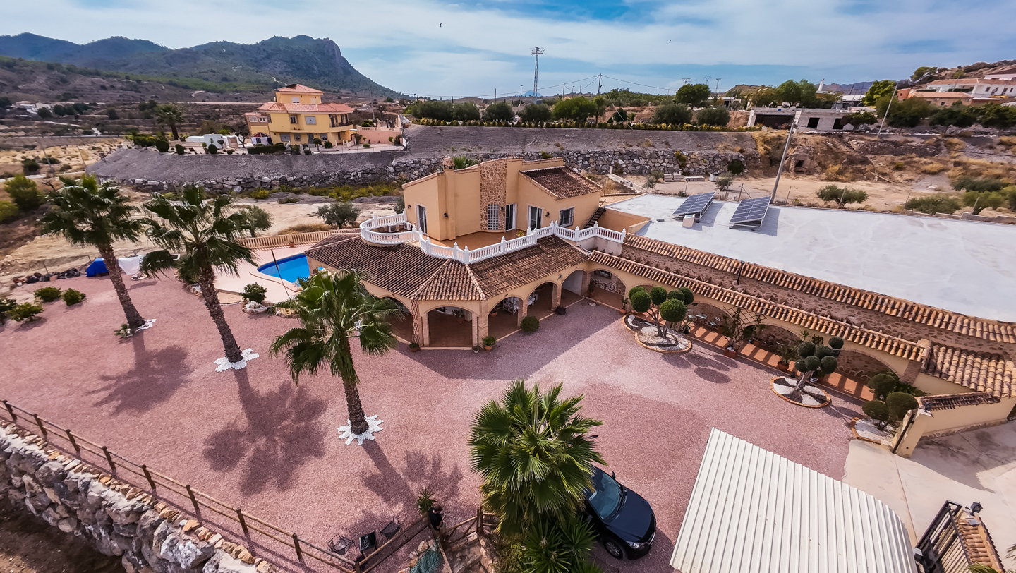 Resale - 6 bedroom 4 bathroom villa and cave house for sale in Las Casicas, Fortuna - paraje de las casicas - Murcia