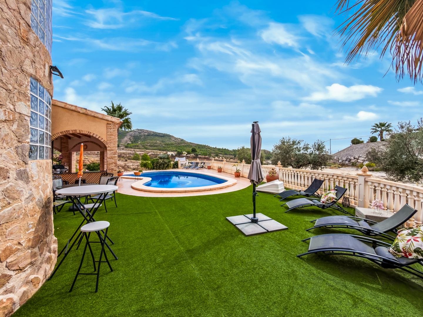 Resale - 6 bedroom 4 bathroom villa and cave house for sale in Las Casicas, Fortuna - paraje de las casicas - Murcia