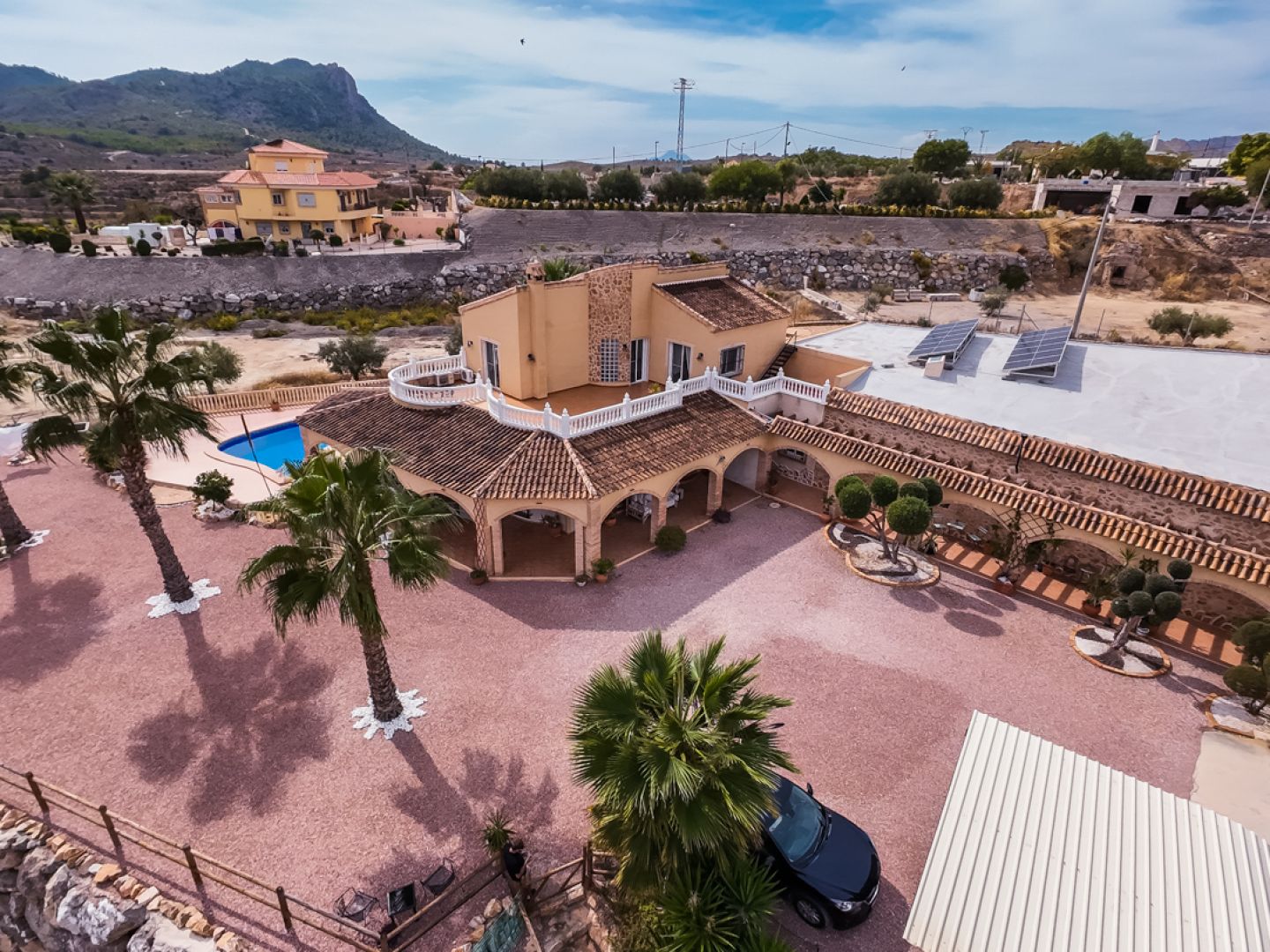 6 bedroom 4 bathroom villa and cave house for sale in Las Casicas, Fortuna