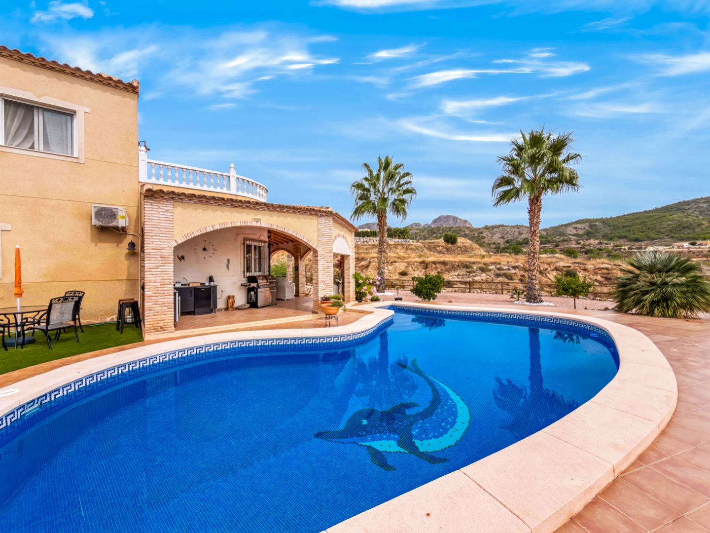 6 bedroom 4 bathroom villa and cave house for sale in Las Casicas, Fortuna