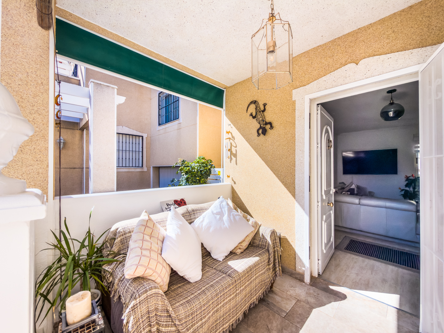 Resale - 3 Bed 3 bath Villa with Private Pool and Parking + Hot tub and Guest apartment in El Galan, Villamartin - calle marbella - Alicante