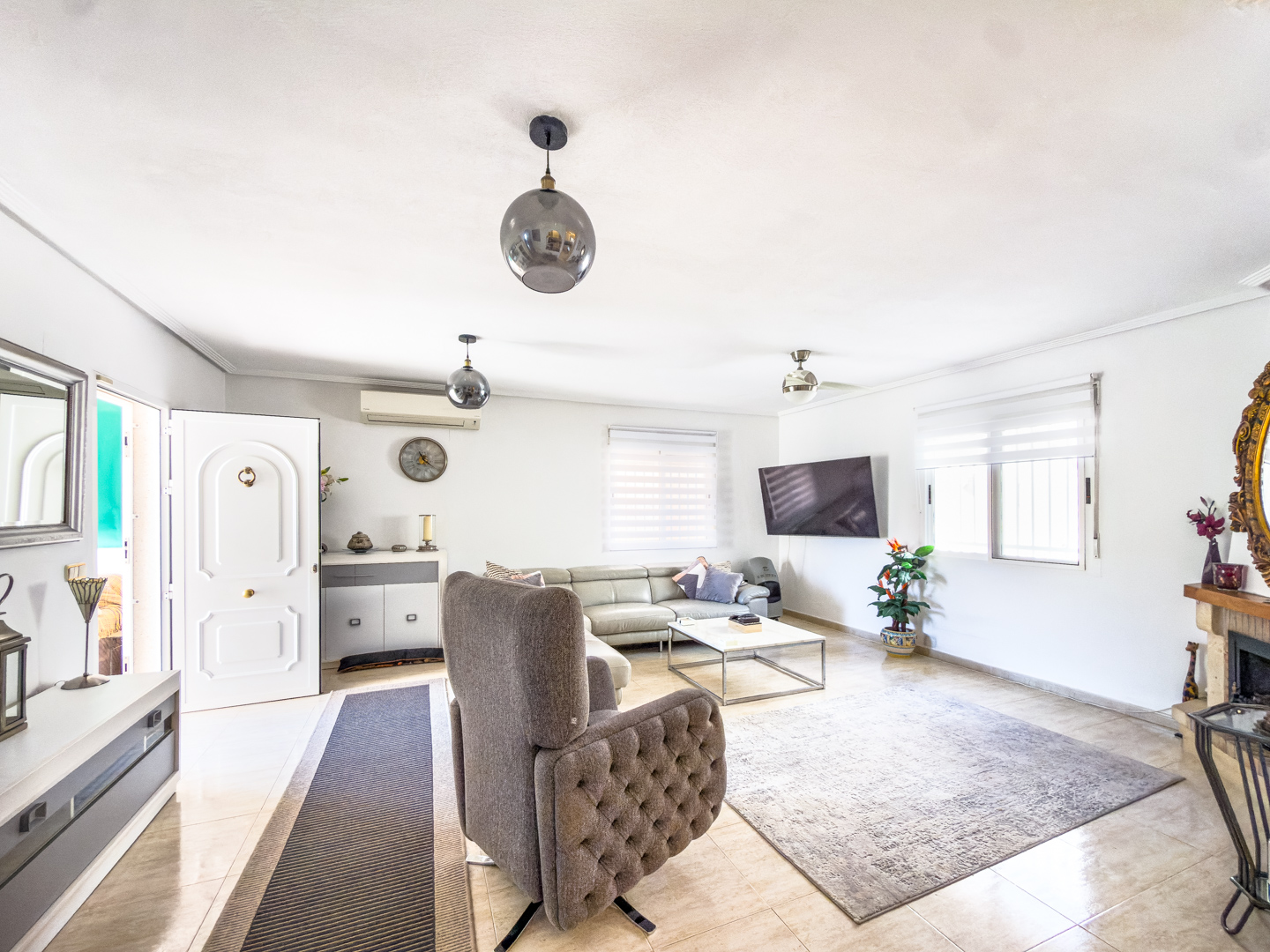 Resale - 3 Bed 3 bath Villa with Private Pool and Parking + Hot tub and Guest apartment in El Galan, Villamartin - calle marbella - Alicante