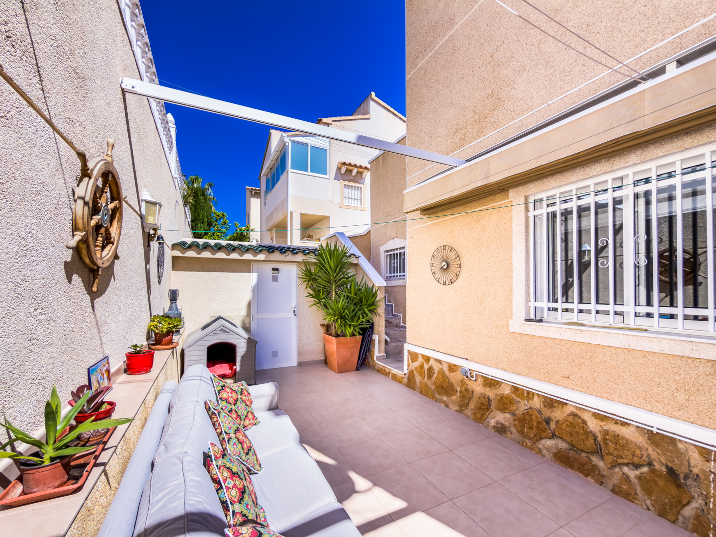 Resale - 3 Bed 3 bath Villa with Private Pool and Parking + Hot tub and Guest apartment in El Galan, Villamartin - calle marbella - Alicante