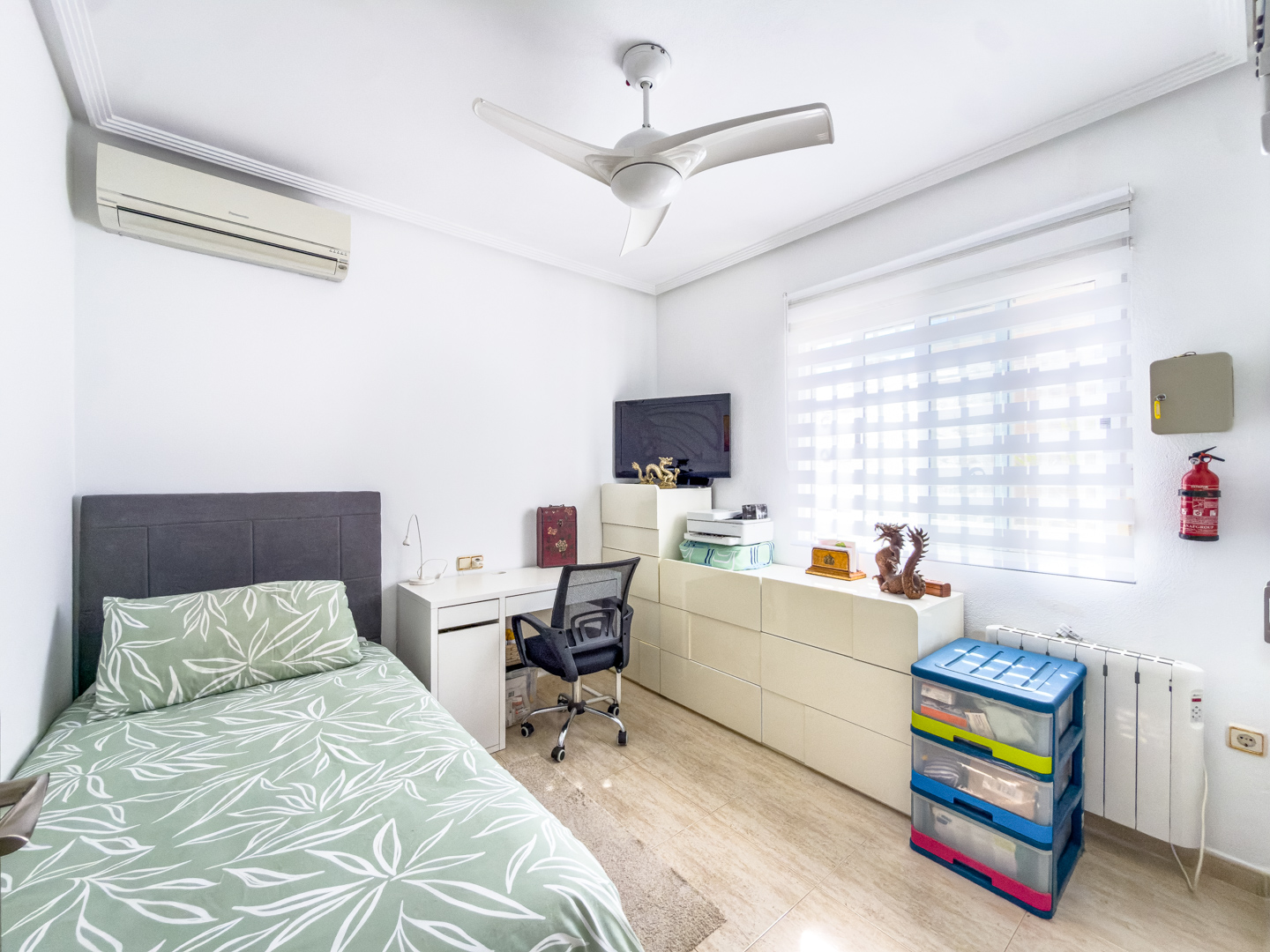 Resale - 3 Bed 3 bath Villa with Private Pool and Parking + Hot tub and Guest apartment in El Galan, Villamartin - calle marbella - Alicante
