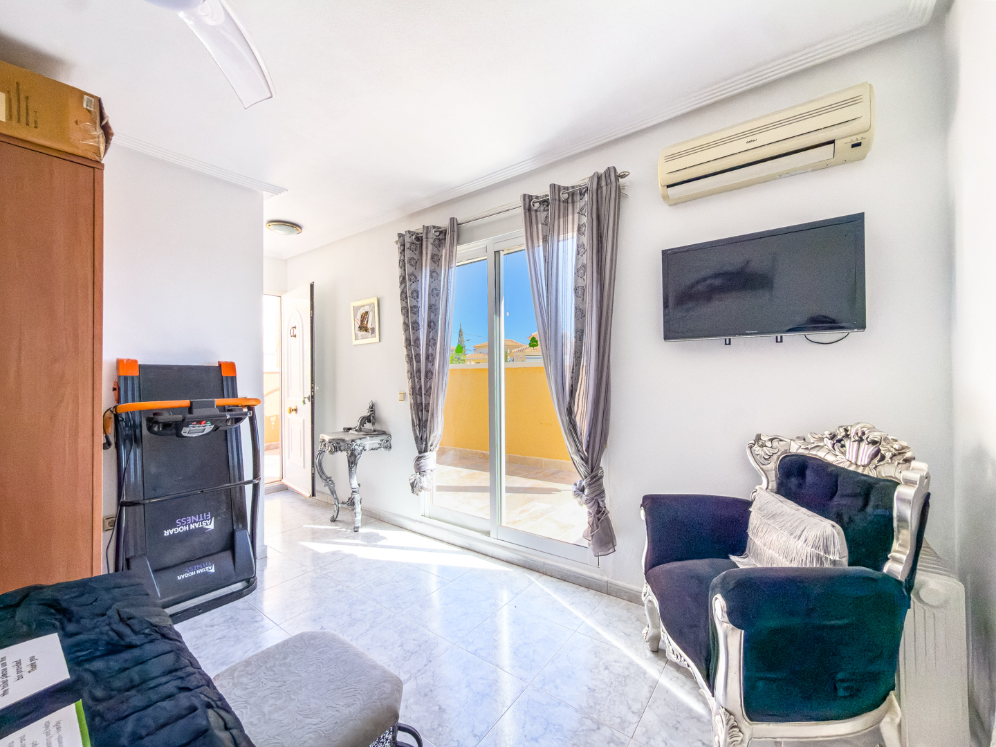 Resale - 3 Bed 3 bath Villa with Private Pool and Parking + Hot tub and Guest apartment in El Galan, Villamartin - calle marbella - Alicante